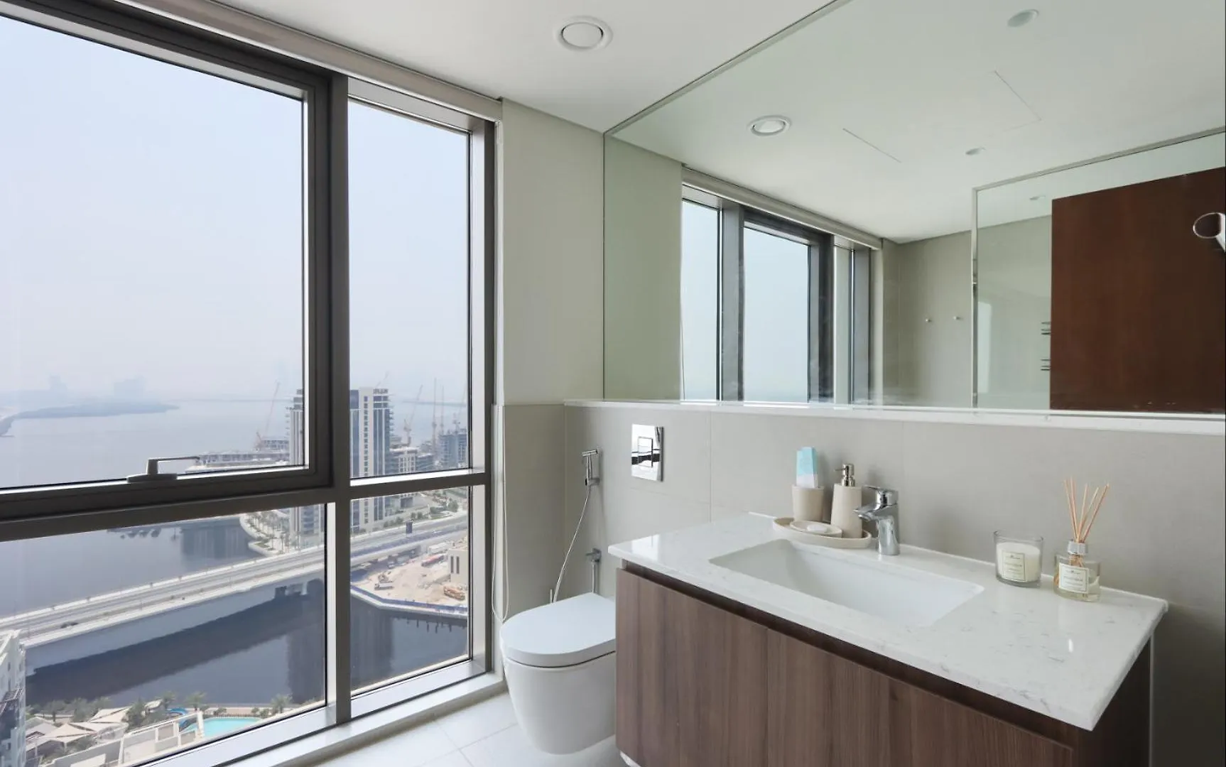 Apartment Livbnb - Comfort 2B In Vida Residences Creek Beach Dubai
