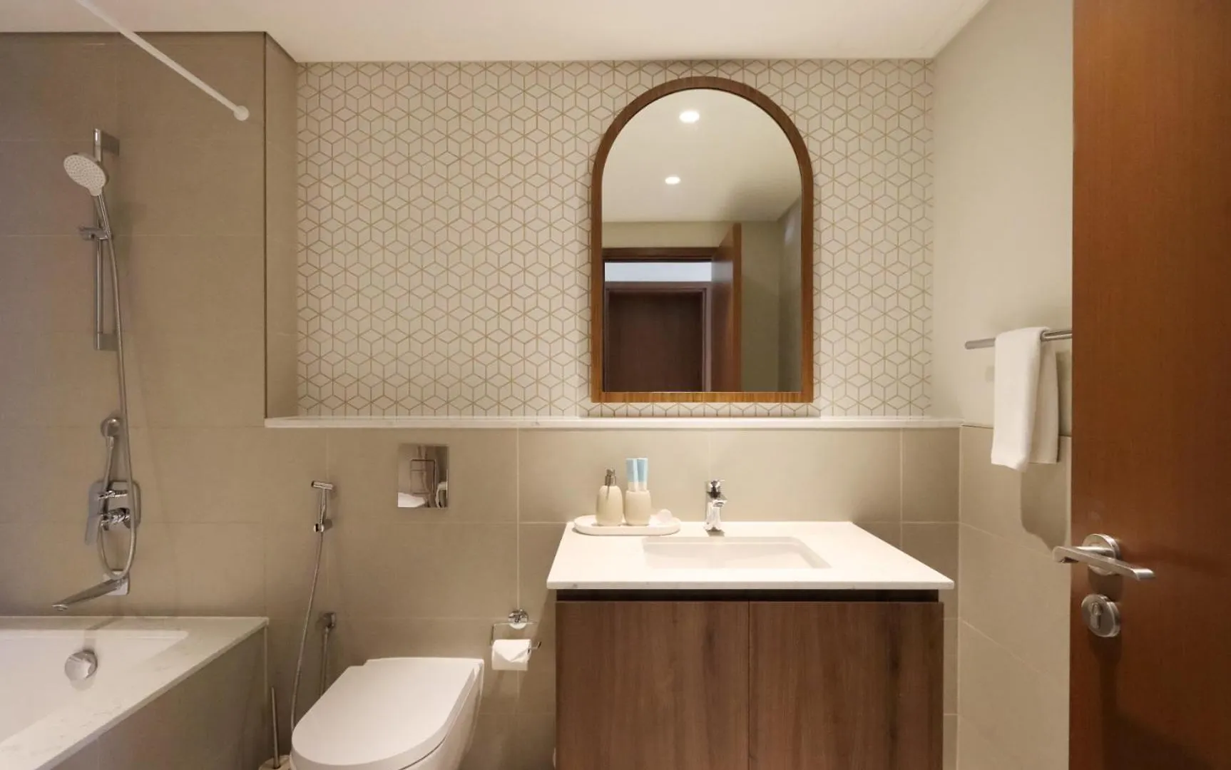 Livbnb - Comfort 2B In Vida Residences Creek Beach Dubai
